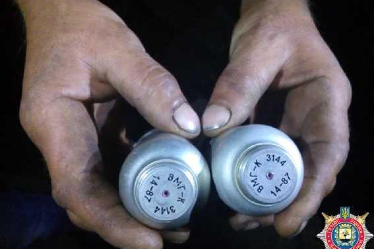 Патрульный наряд задержал жителя Донетчины с двумя гранатами к гранатомету Патрульный наряд задержал жителя Донетчины с двумя гранатами к гранатомету