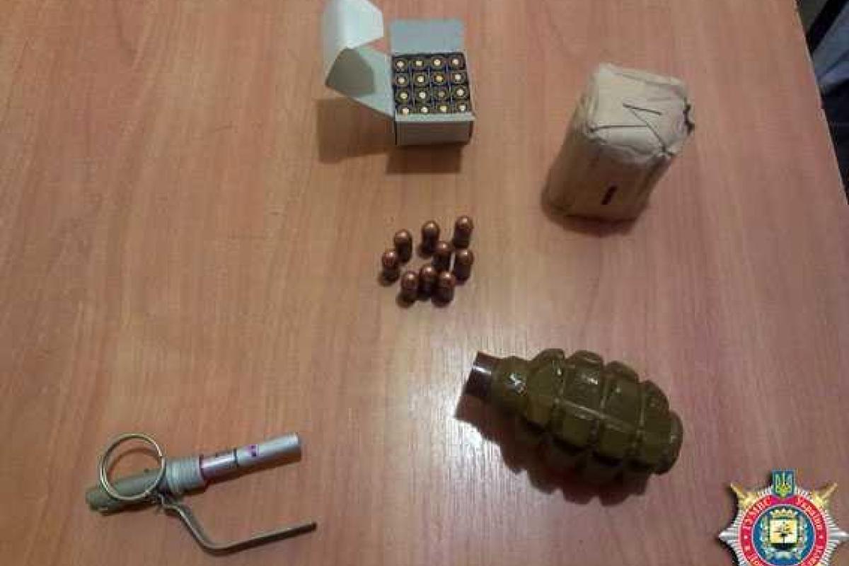 У военнослужащего на блокпосту ГАИ выявила гранату «Ф-1» и патроны У военнослужащего на блокпосту ГАИ выявила гранату «Ф-1» и патроны