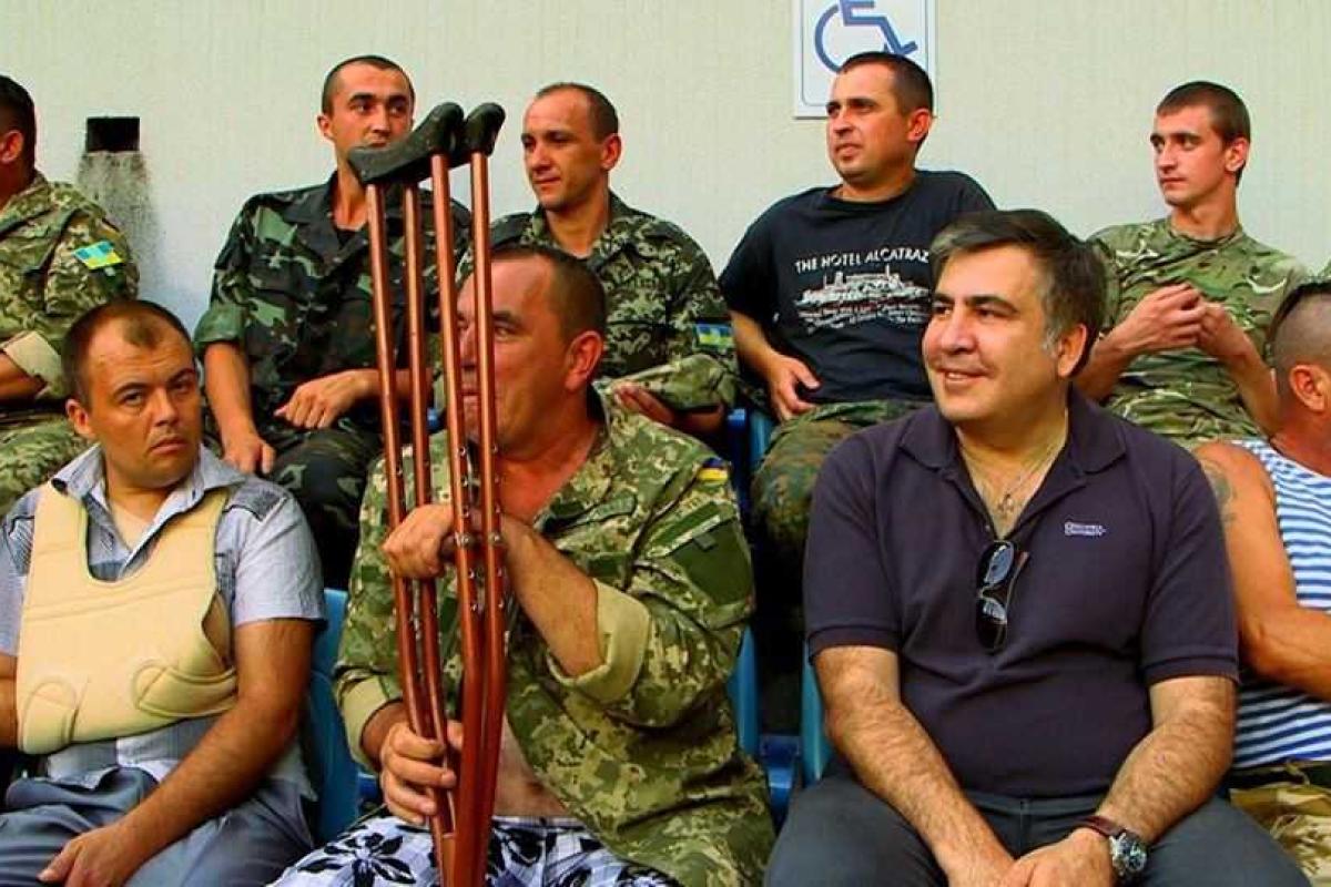 Как Саакашвили с ранеными бойцами АТО сходил на футбол Как Саакашвили с ранеными бойцами АТО сходил на футбол
