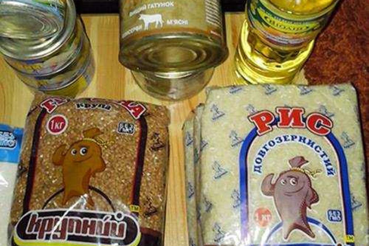 Местные жители Станицы Луганской показали, что входит в гуманитарную помощь