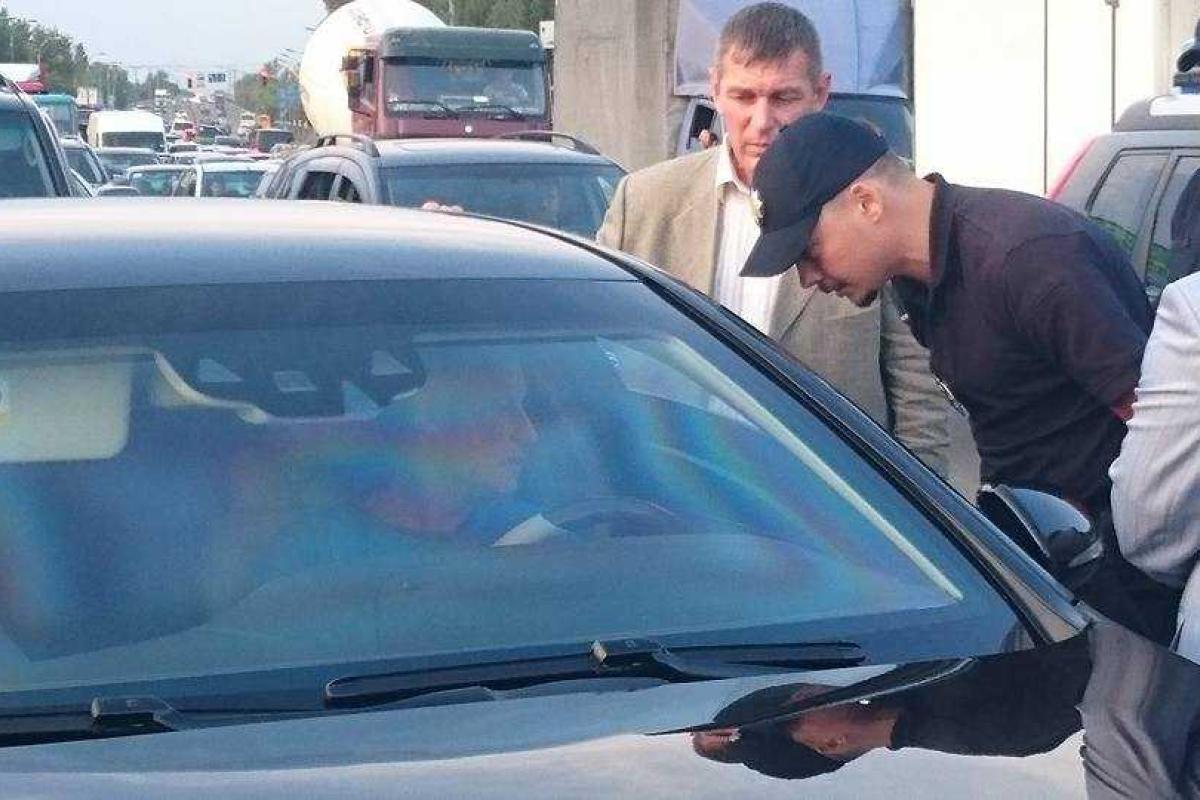 Киевская полиция оштрафовала кортеж Суркиса за спецсигналы