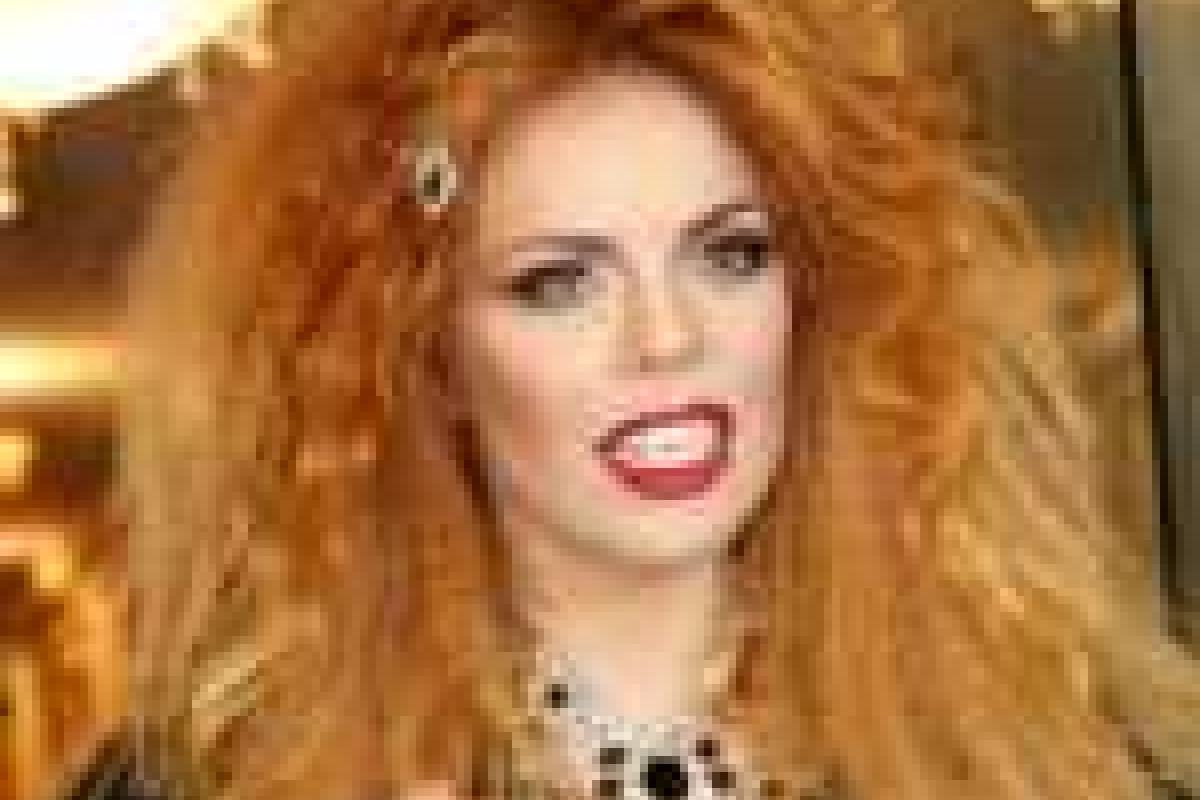 Анастасия Стоцкая похвасталась своими ножками в красном мини-платье Анастасия Стоцкая похвасталась своими ножками в красном мини-платье