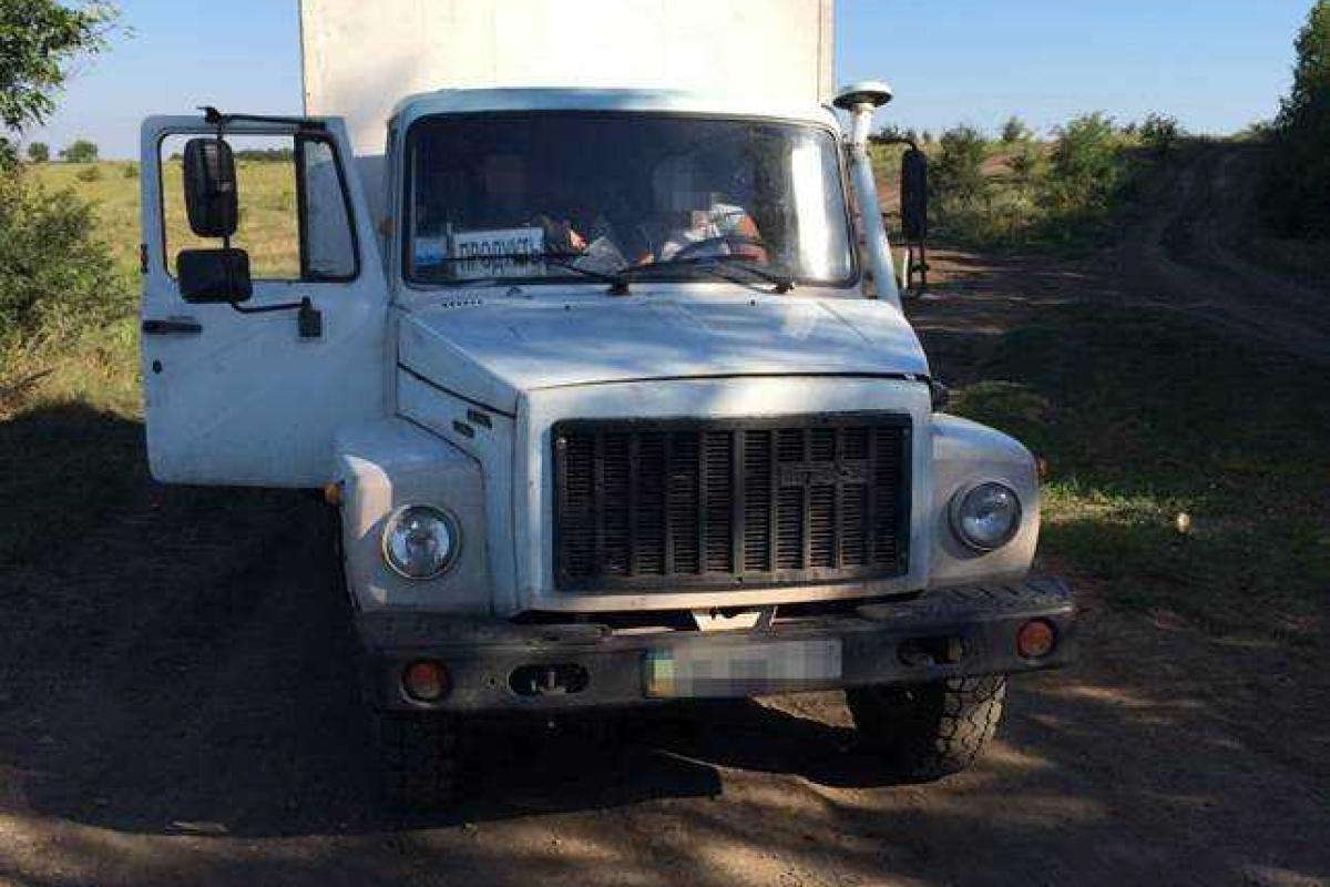 В Луганской области задержаны два автомобиля из Лисичанска с нелегальной продукцией В Луганской области задержаны два автомобиля из Лисичанска с нелегальной продукцией