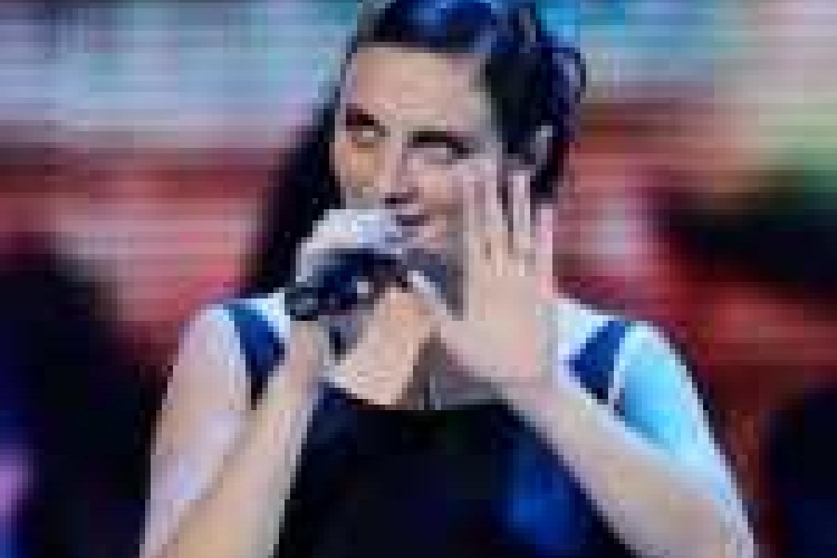 Елена Ваенга показала своего сына