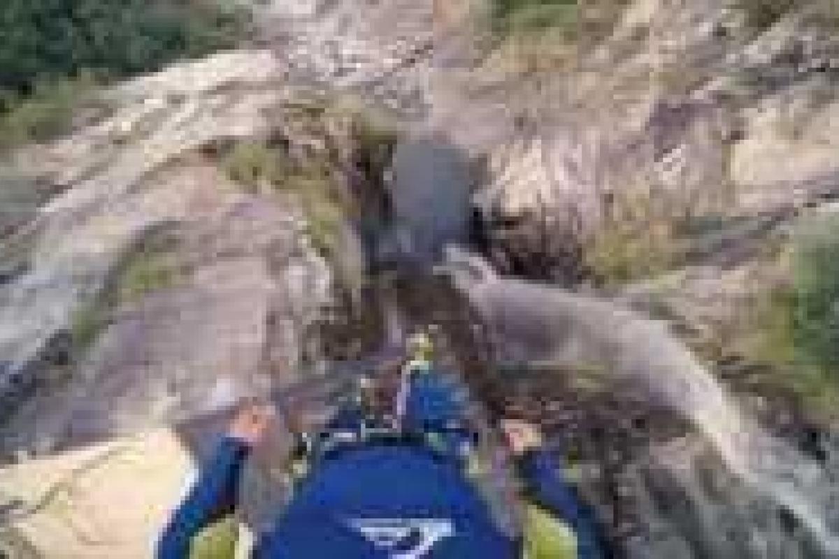 В Сети быстро набирает популярность видео прыжка швейцарского экстремала В Сети быстро набирает популярность видео прыжка швейцарского экстремала