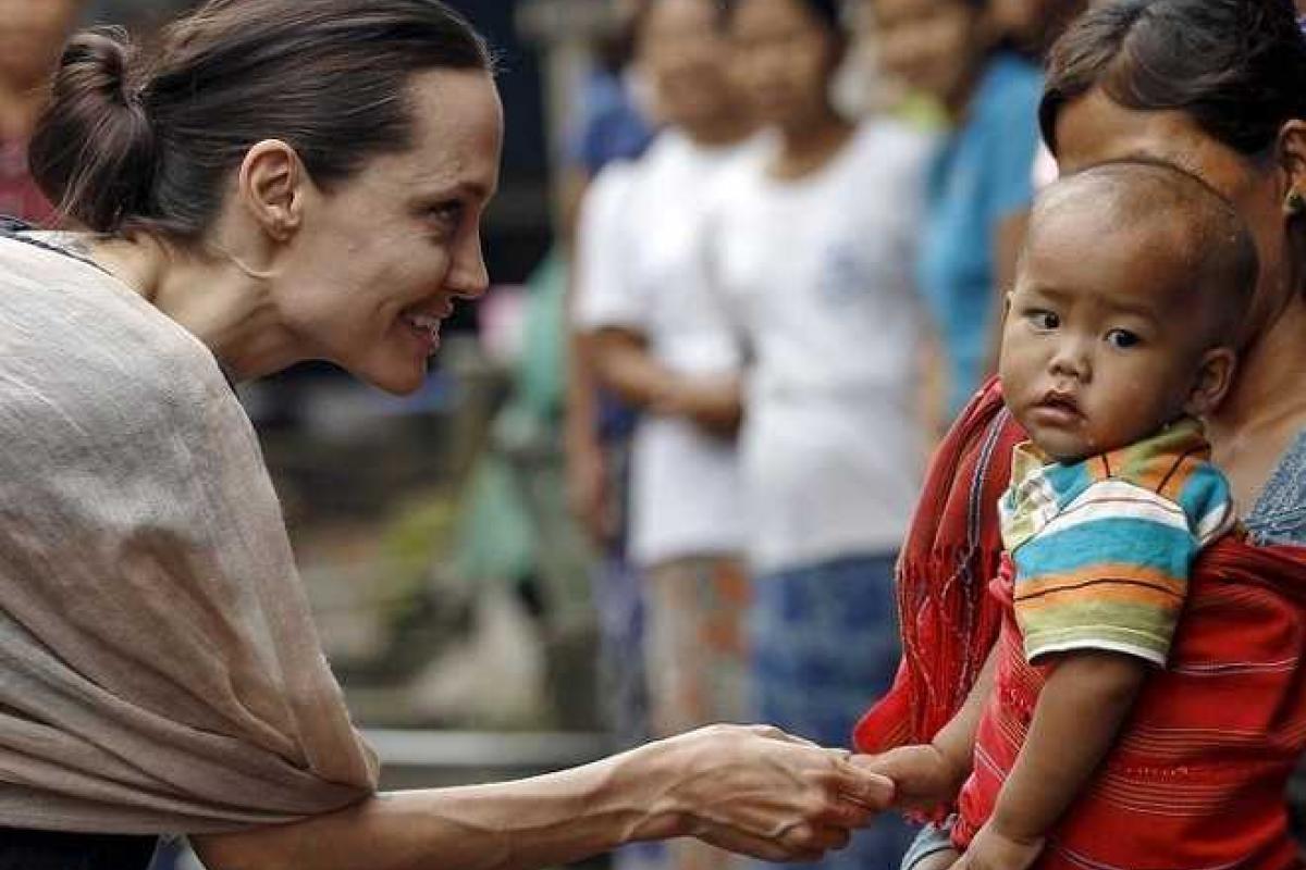 Анджелина Джоли снимет мультик об афганской девочке Анджелина Джоли снимет мультик об афганской девочке