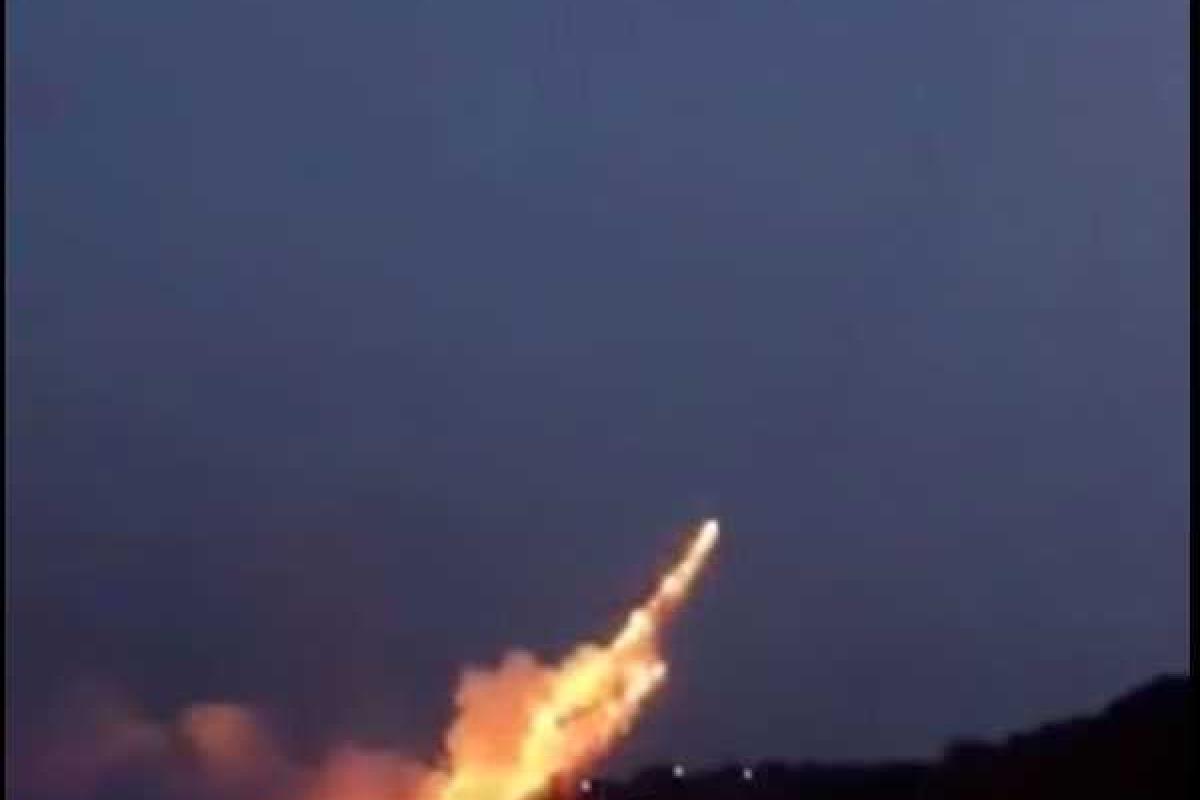 В Сети появился потрясающий видеоролик с горящей «лестницей в небо» В Сети появился потрясающий видеоролик с горящей «лестницей в небо»