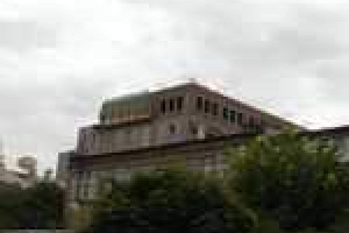 Как в Киеве сносят лишние этажи скандальной новостройки Как в Киеве сносят лишние этажи скандальной новостройки