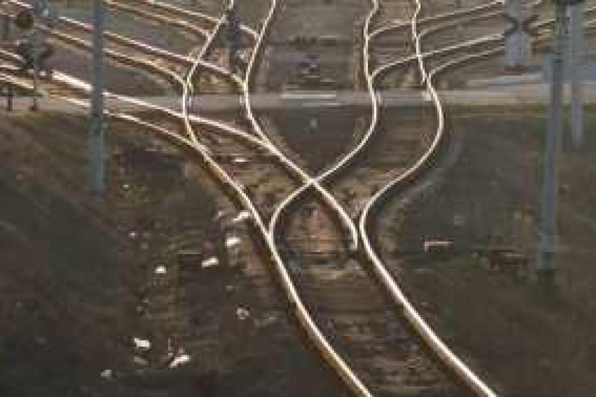 На Луганщине из-за подрыва путей сошел с рельс состав с углем