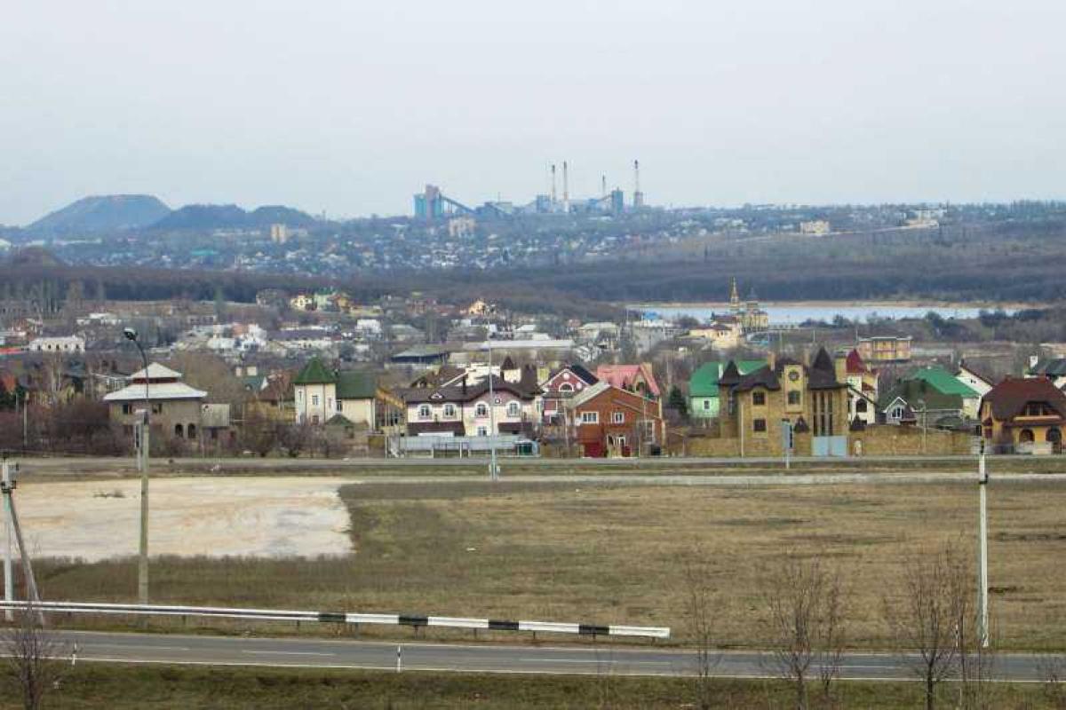 Украинские военные ремонтируют электросети Марьинки и прокладывают водогон