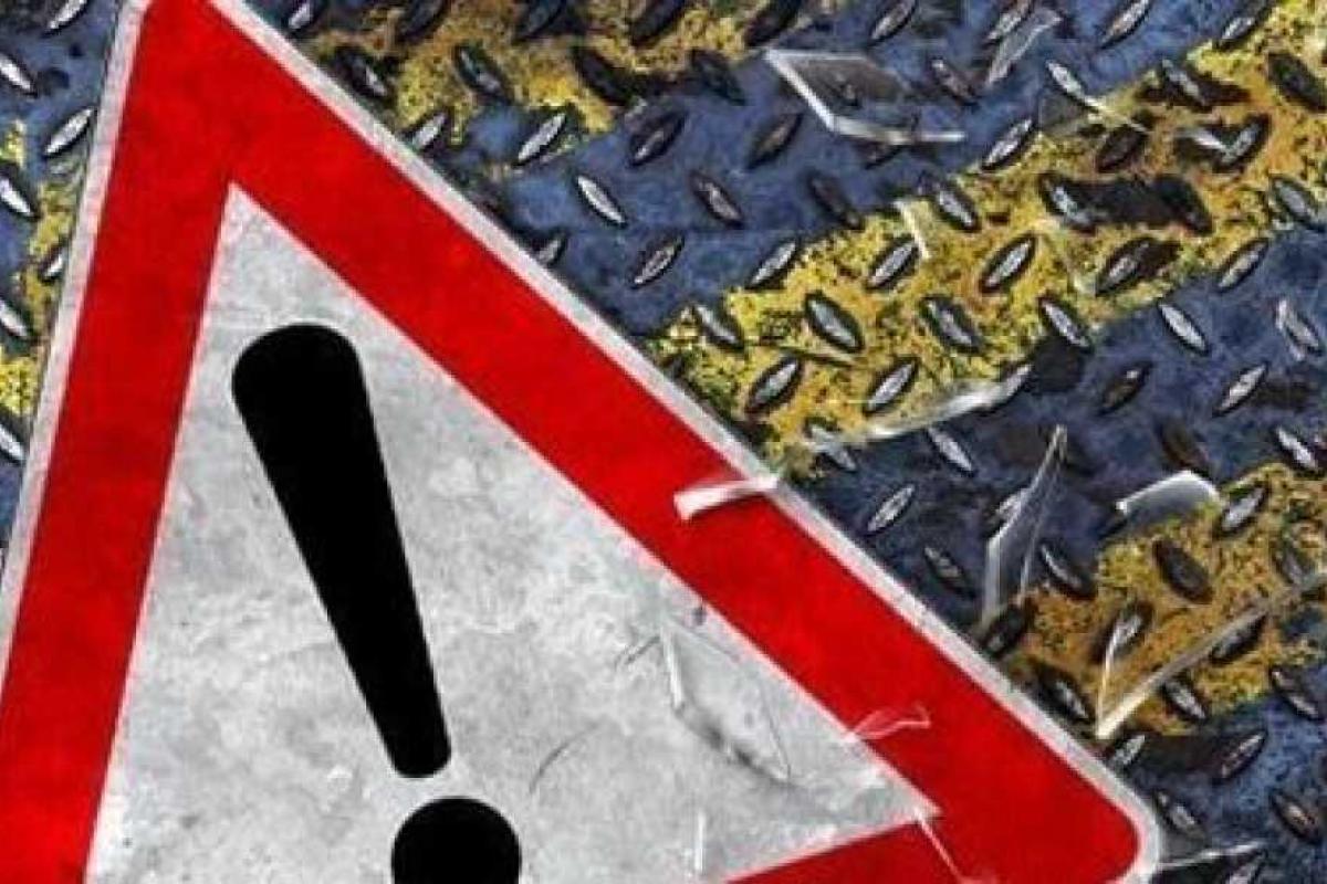 В Донецкой области перевернулся грузовик с военными, есть пострадавшие В Донецкой области перевернулся грузовик с военными, есть пострадавшие