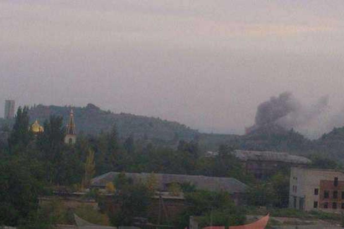 В соцсетях сообщают, что Пески атакуют из крупнокалиберных пулеметов + танки В соцсетях сообщают, что Пески атакуют из крупнокалиберных пулеметов + танки