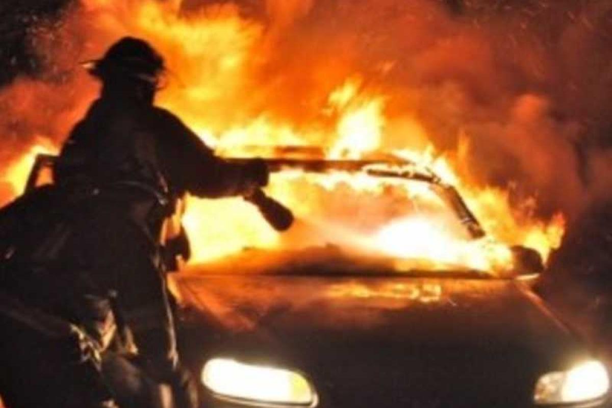 В Одесской области загорелся автомобиль "Mercedes Е 240", пострадавший нет В Одесской области загорелся автомобиль "Mercedes Е 240", пострадавший нет