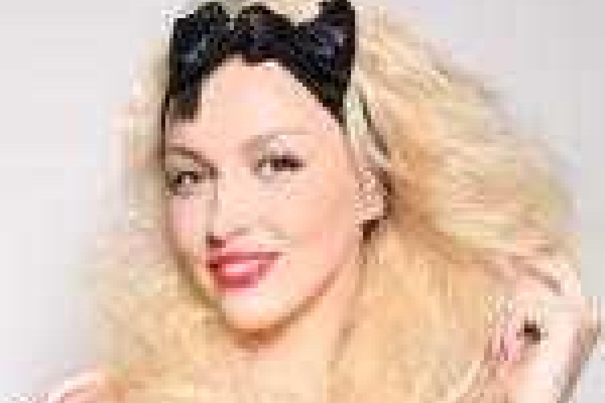 Суперблондинка Полякова похвасталась фигурой в розовом бикини Суперблондинка Полякова похвасталась фигурой в розовом бикини