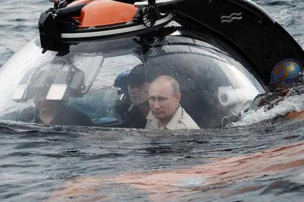 В Сети высмеяли погружение Путина на дно