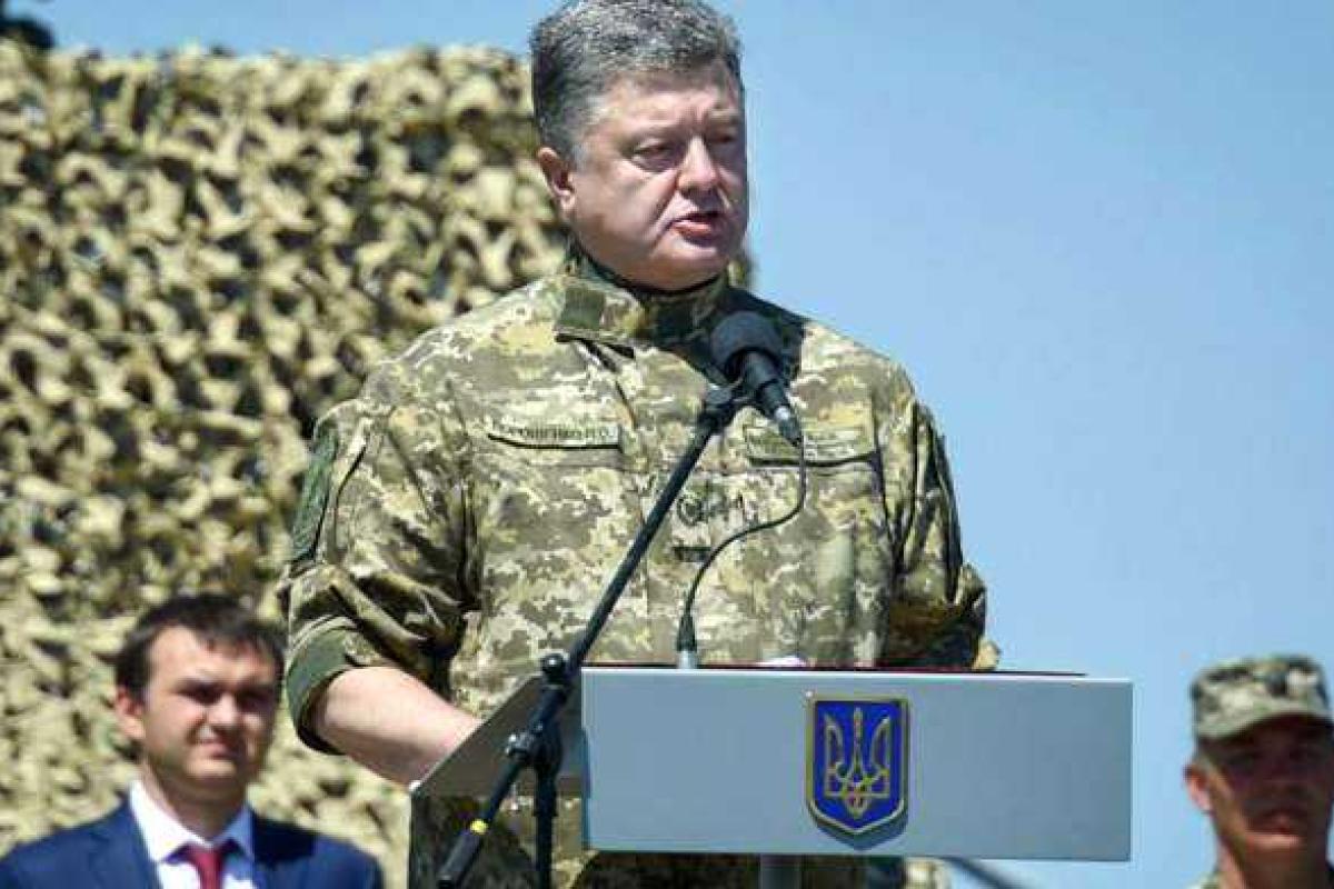 Порошенко назвал число погибших десантников за время АТО на Донбассе