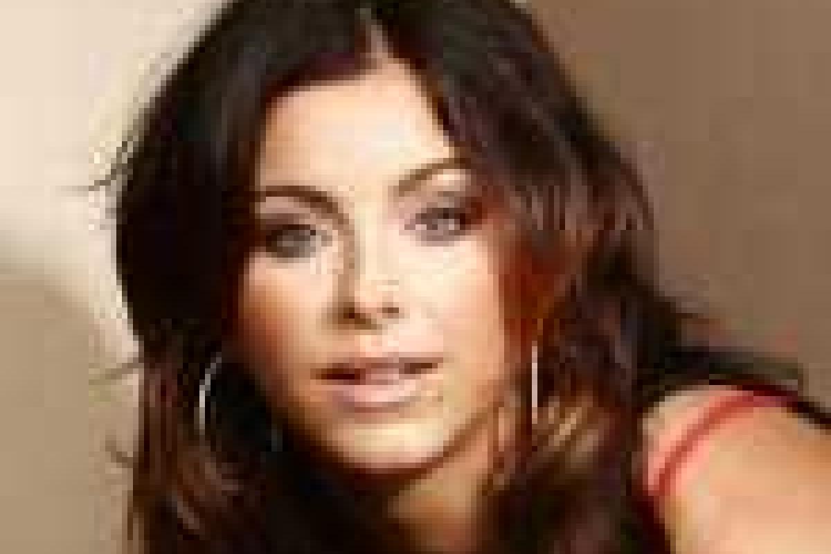 Ани Лорак похвасталась своей фигурой в коротких шортах