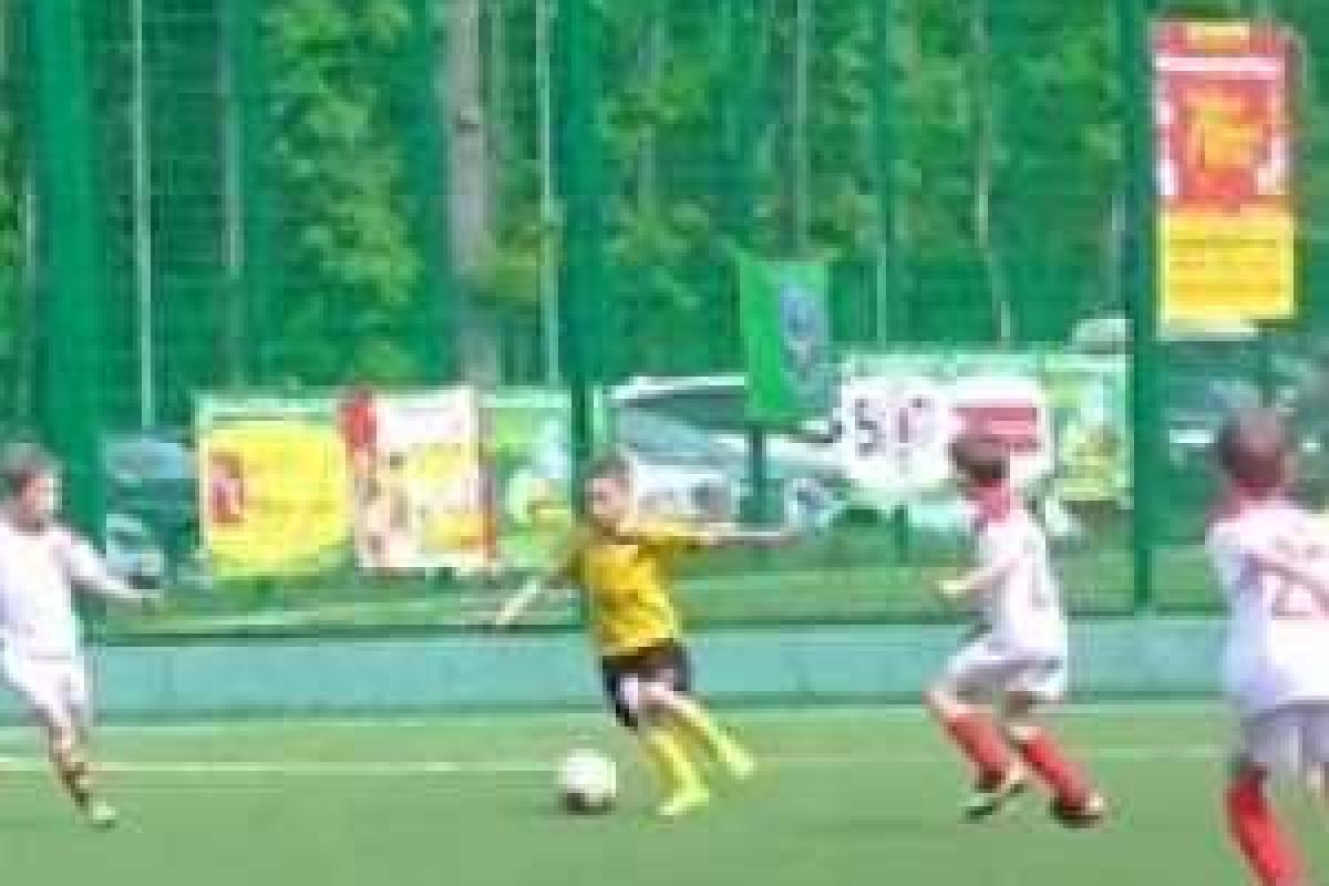 8-летний футболист из Харькова покорил Интернет 8-летний футболист из Харькова покорил Интернет