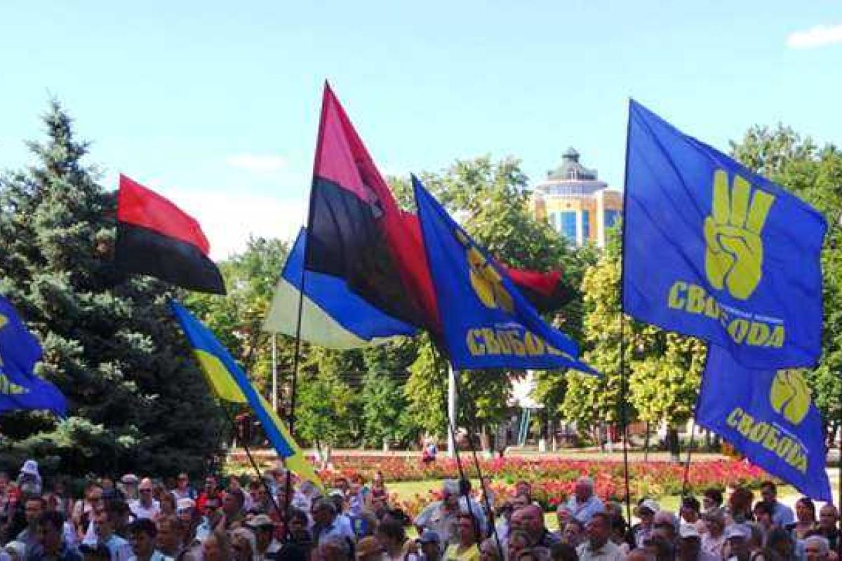 Политический союз «Правого сектора» со «Свободой» выгоден Кремлю, - эксперт Политический союз «Правого сектора» со «Свободой» выгоден Кремлю, - эксперт