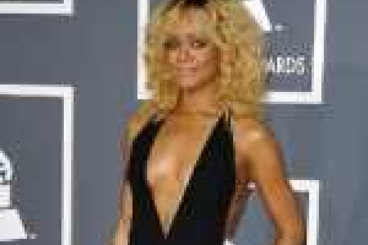 Рианна выставила эротические снимки с отдыха Рианна выставила эротические снимки с отдыха