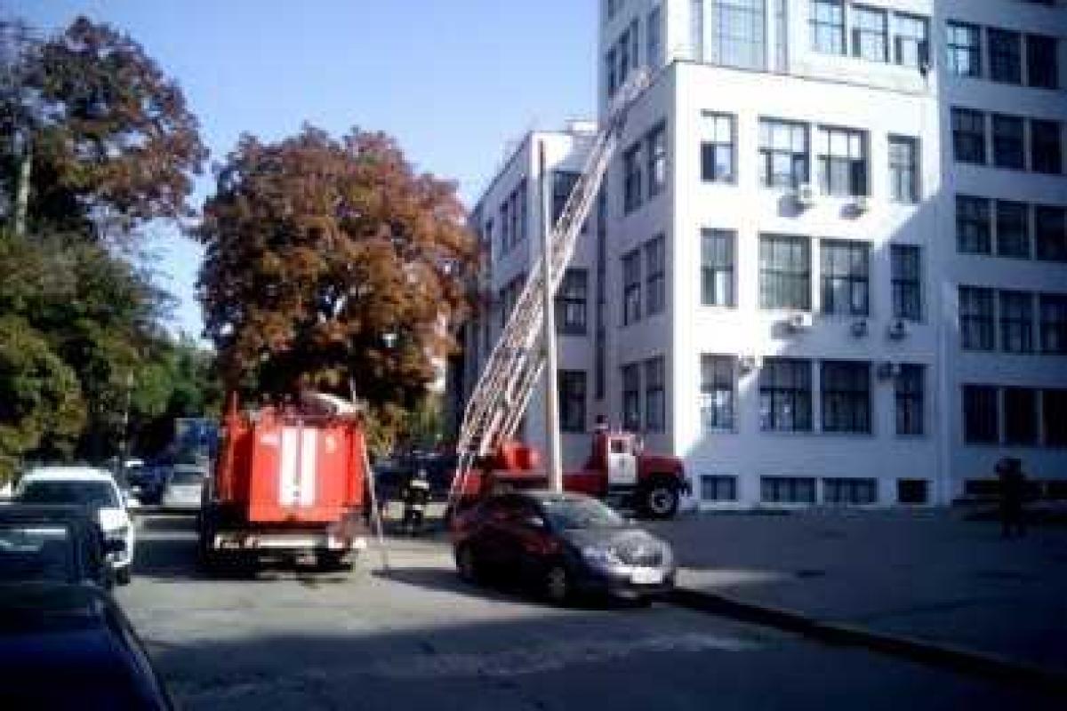 В Харькове горит здание Госпрома В Харькове горит здание Госпрома