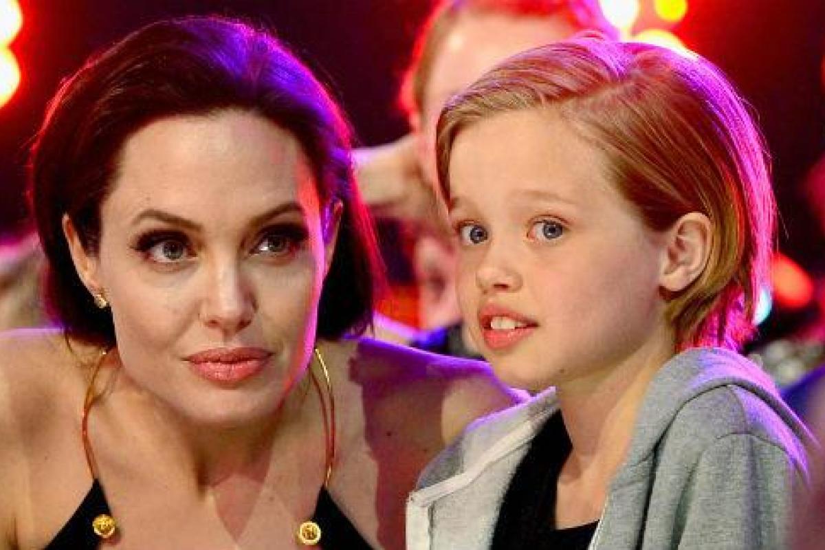 9-летняя дочь Джоли и Питта хочет сменить пол