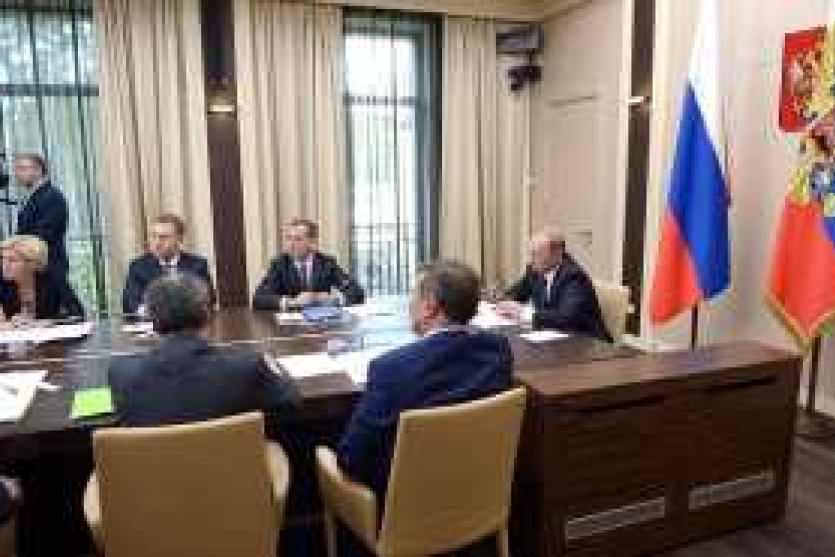 В Кремле Путин провел срочное совещание с членами правительства В Кремле Путин провел срочное совещание с членами правительства