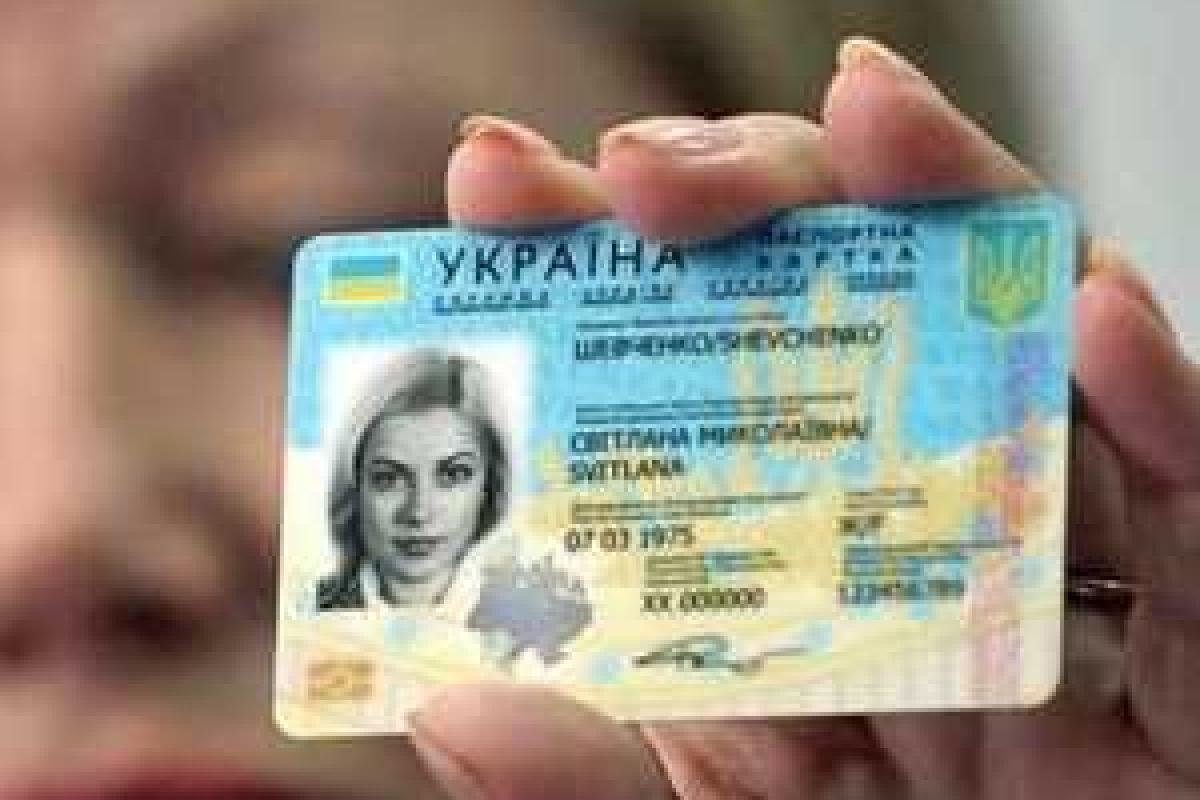 Украина должна обсудить с Россией замену паспортов, - Иванов