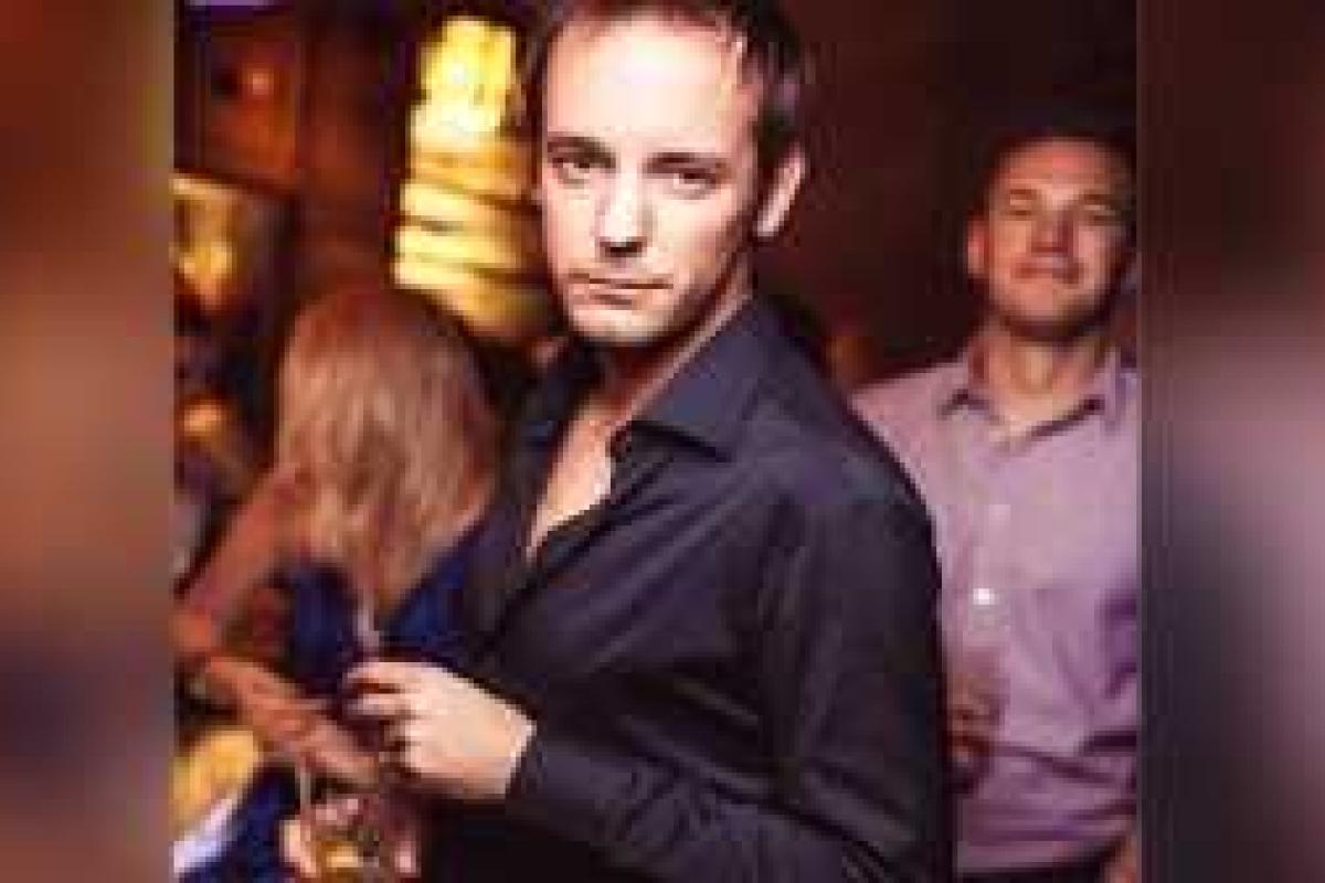 В ночном клубе Москвы погиб топ-менеджер "Мерседес-Бенц РУС" В ночном клубе Москвы погиб топ-менеджер "Мерседес-Бенц РУС"