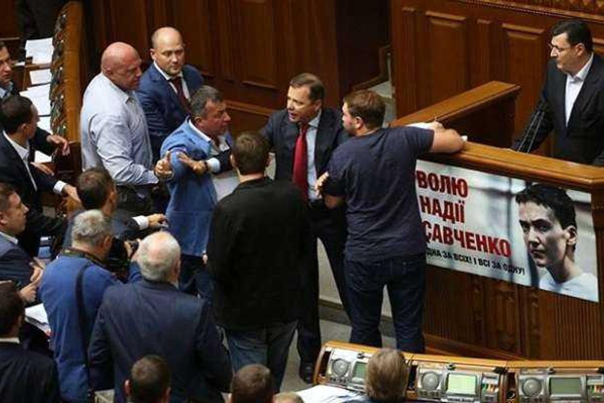 Накал страстей: Ляшко едва не устроил драку в ВР