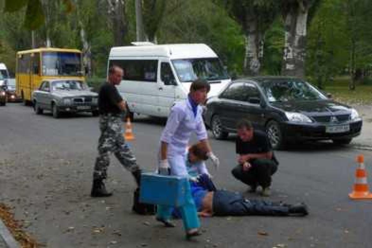 В Мариуполе маршрутка сбила мужчину на пешеходном переходе В Мариуполе маршрутка сбила мужчину на пешеходном переходе