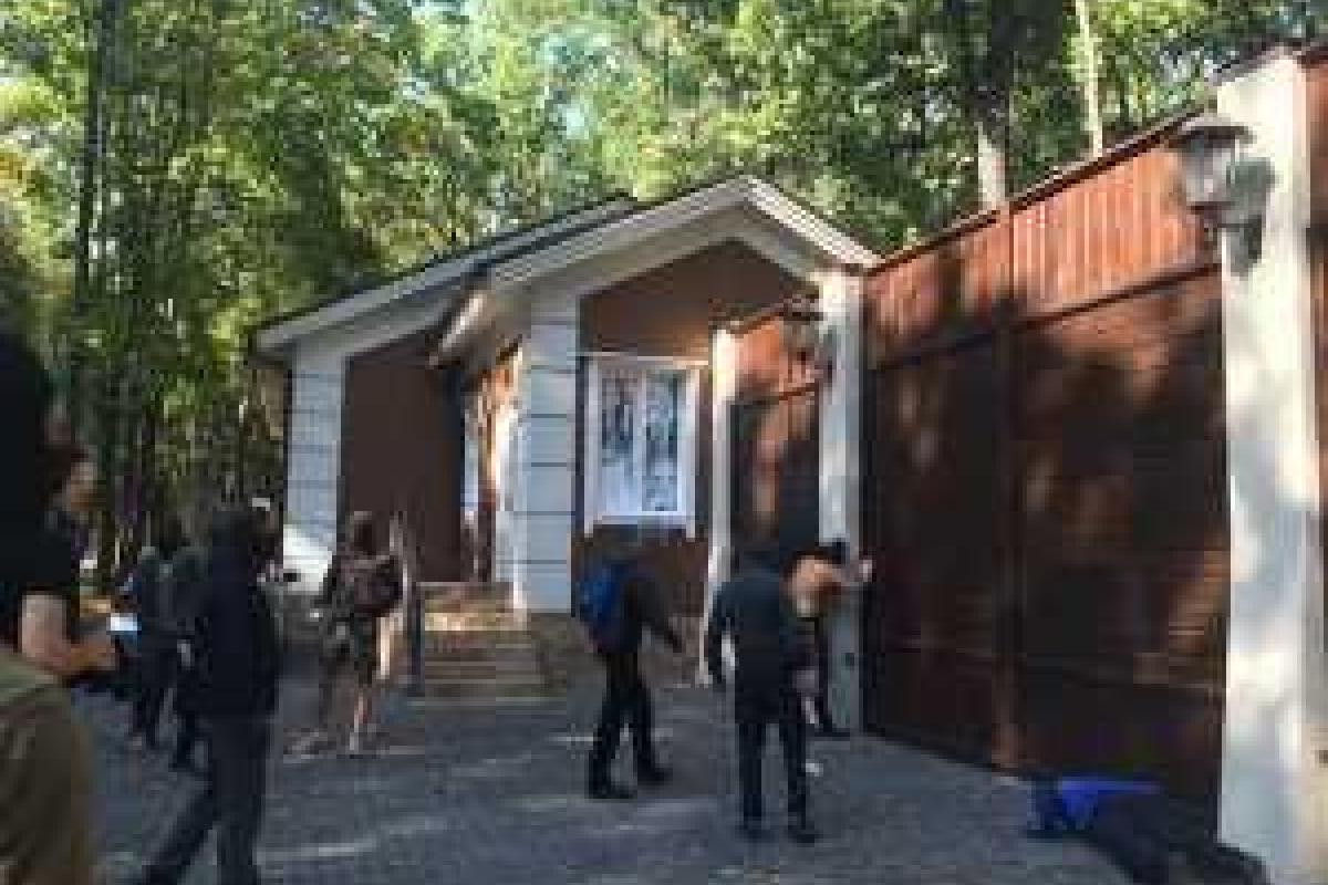 Видеосюжет, как штурмовали особняк Добкина Видеосюжет, как штурмовали особняк Добкина