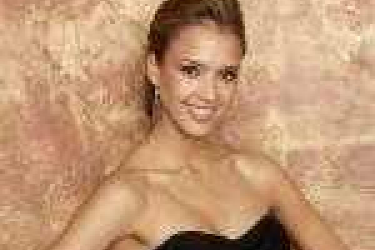 Полуобнаженная Джессика Альба появилась на обложке журнала Полуобнаженная Джессика Альба появилась на обложке журнала