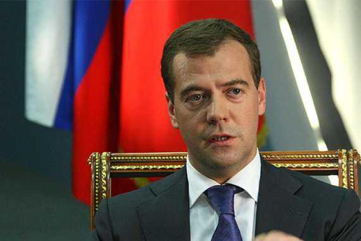 Медведев: Государство возьмет под контроль некоторые сектора интернета Медведев: Государство возьмет под контроль некоторые сектора интернета