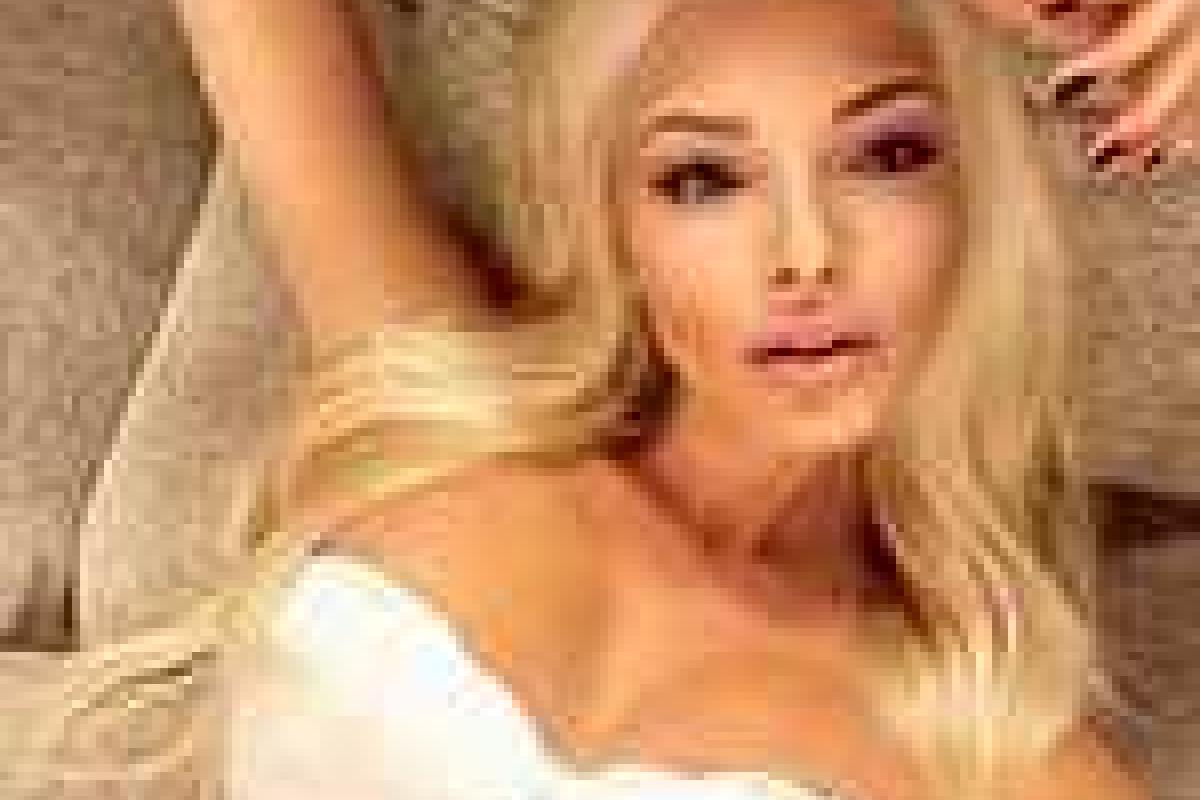 Экс-супруга Тимати поразила своими сексапильными формами Экс-супруга Тимати поразила своими сексапильными формами