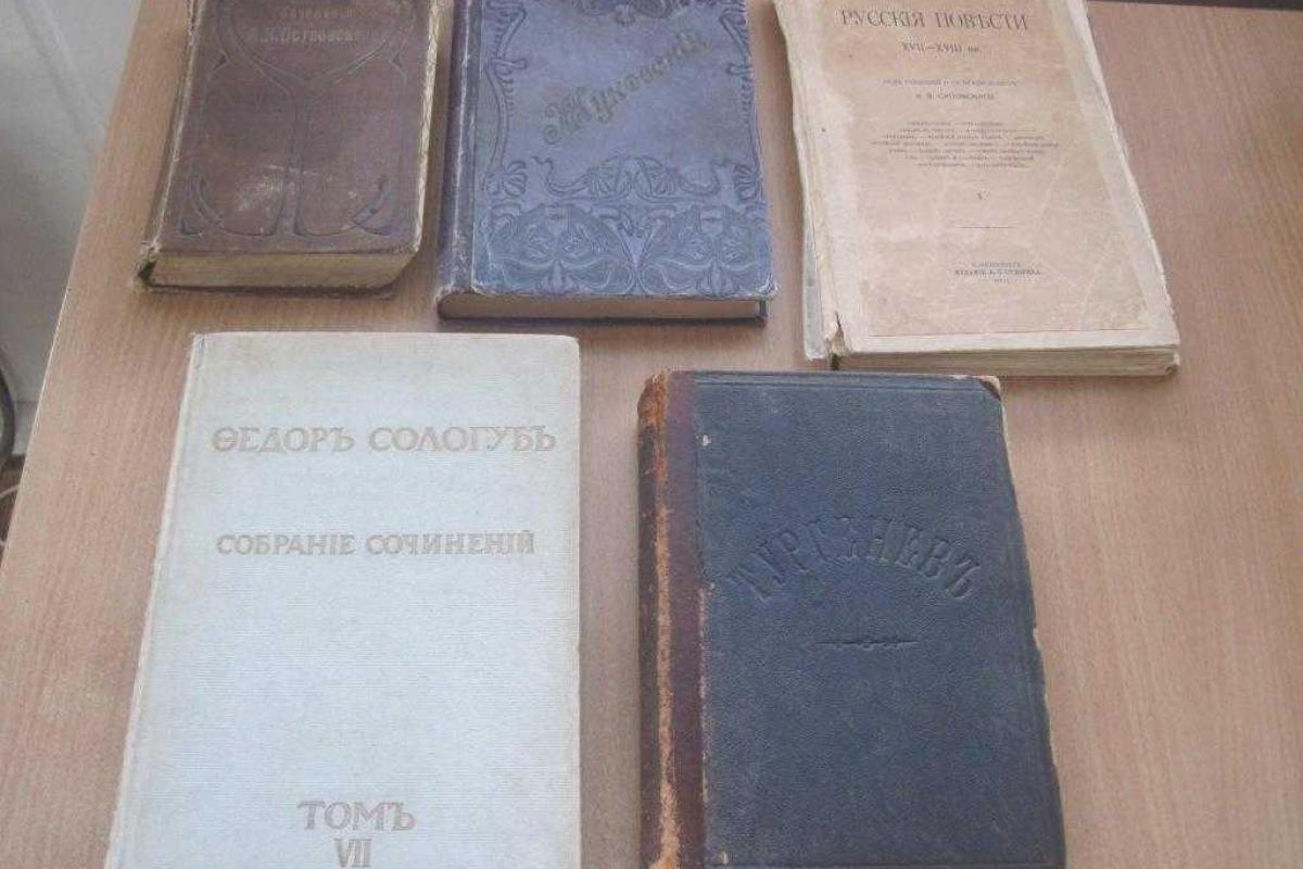 Через таможенный пост "Бачевск" пытались вывезти раритетные книги Через таможенный пост "Бачевск" пытались вывезти раритетные книги