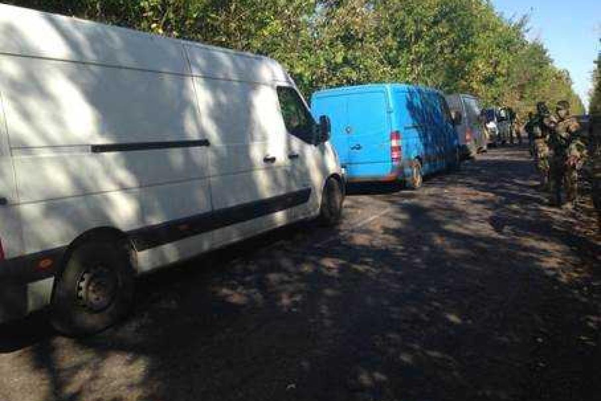 CБУ задержала три микроавтобуса с продуктами для "ДНР" CБУ задержала три микроавтобуса с продуктами для "ДНР"