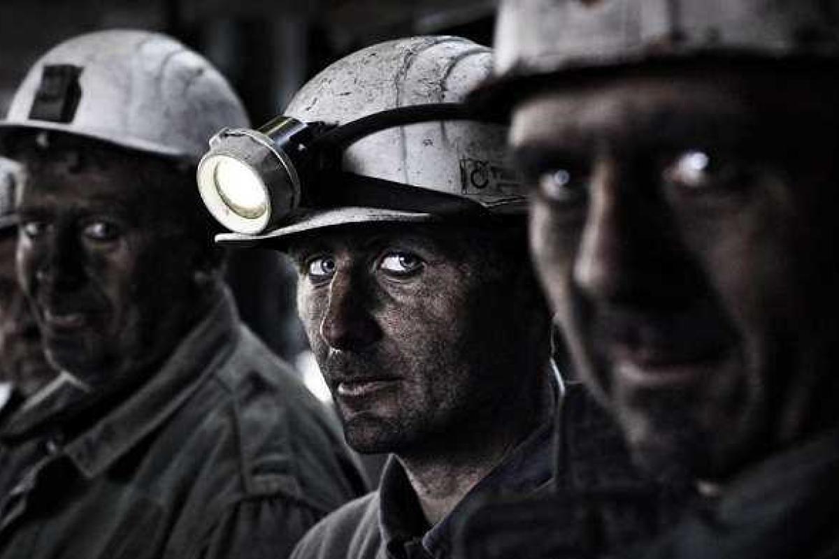 В "ЛНР" разгорелся скандал из-за просьбы шахтеров дать им выходной В "ЛНР" разгорелся скандал из-за просьбы шахтеров дать им выходной