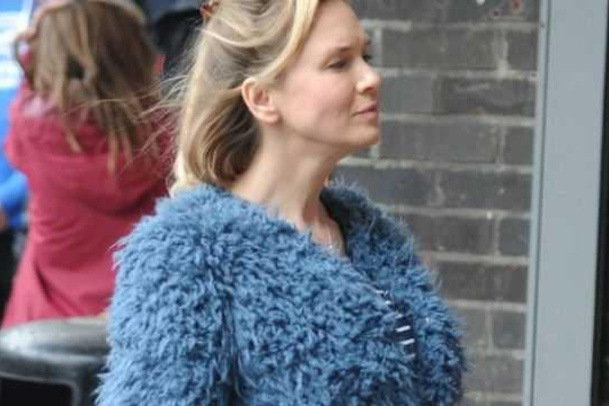 У Рене Зеллвегер замечен приличный животик У Рене Зеллвегер замечен приличный животик