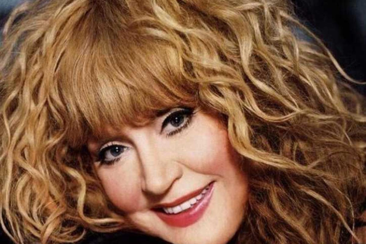 Алла Пугачева показала свои стройные ножки Алла Пугачева показала свои стройные ножки