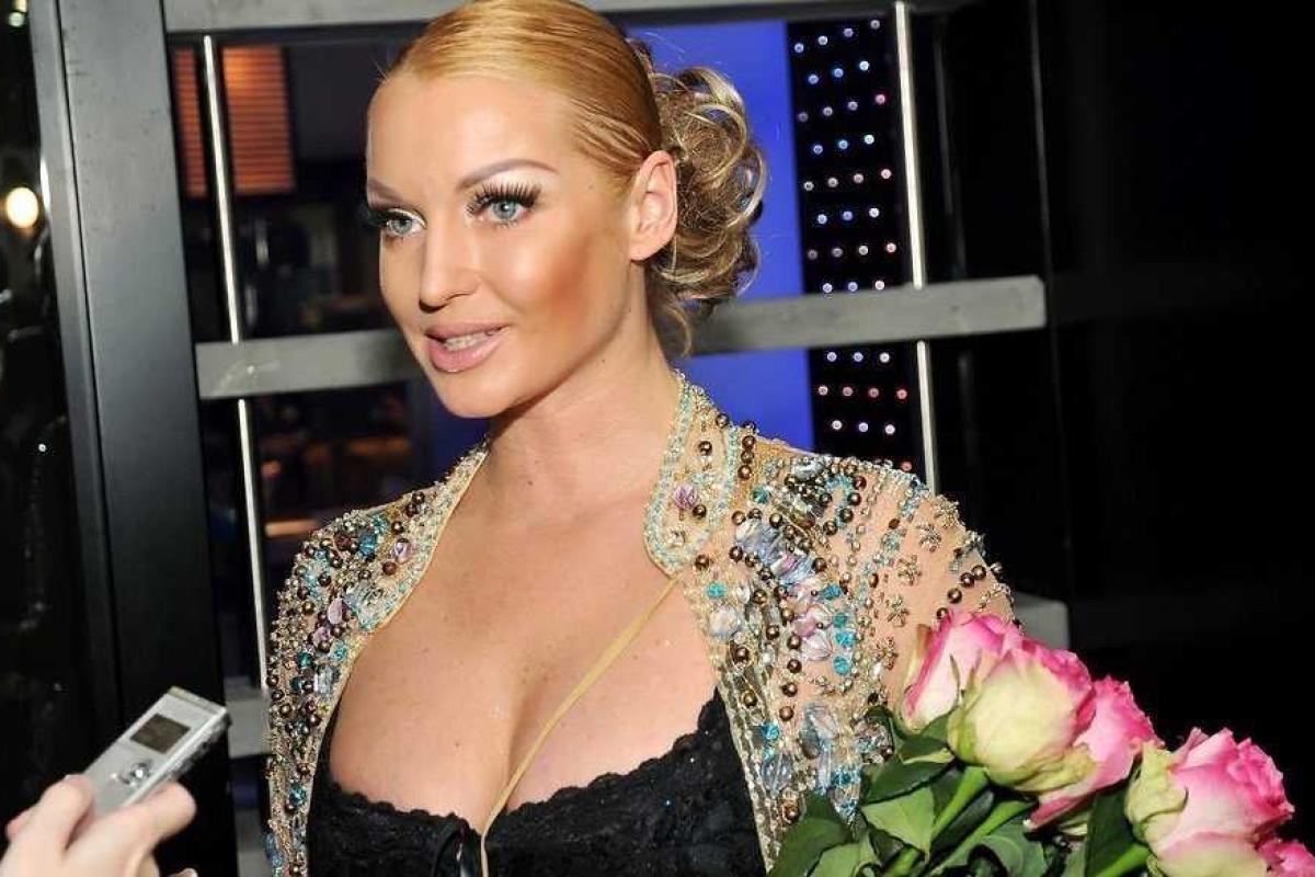 Волочкова в ресторане разбила ногой люстру Волочкова в ресторане разбила ногой люстру