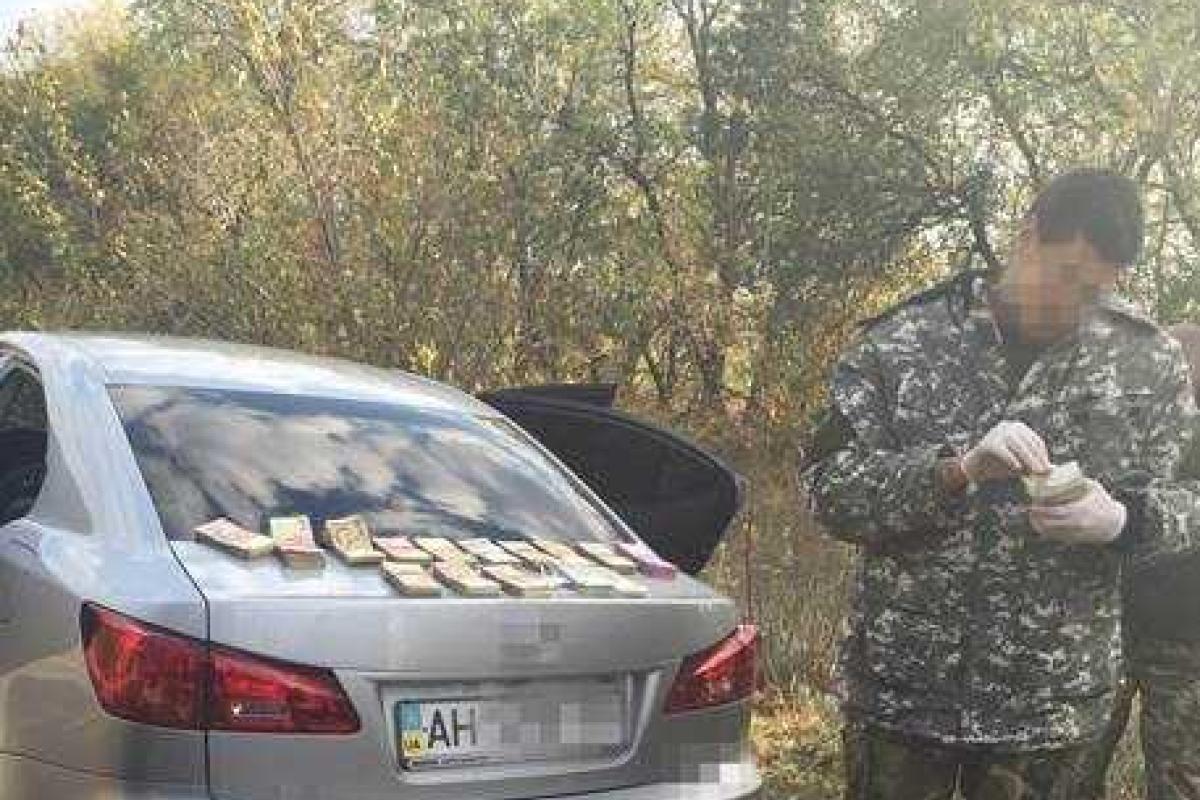 В Донецкой области сотрудники СБУ требовали деньги у бойца добровольческого батальона В Донецкой области сотрудники СБУ требовали деньги у бойца добровольческого батальона