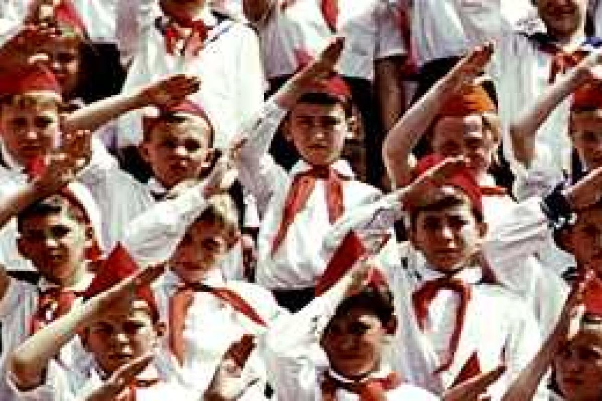 В России официально создали пионерское движение для зомбирования детей В России официально создали пионерское движение для зомбирования детей