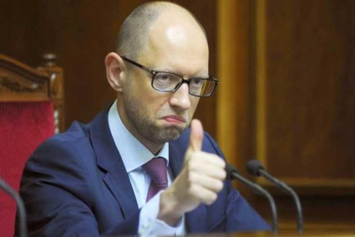 Порошенко получил очередную петицию с просьбой привлечь Яценюка к уголовной ответственности Порошенко получил очередную петицию с просьбой привлечь Яценюка к уголовной ответственности