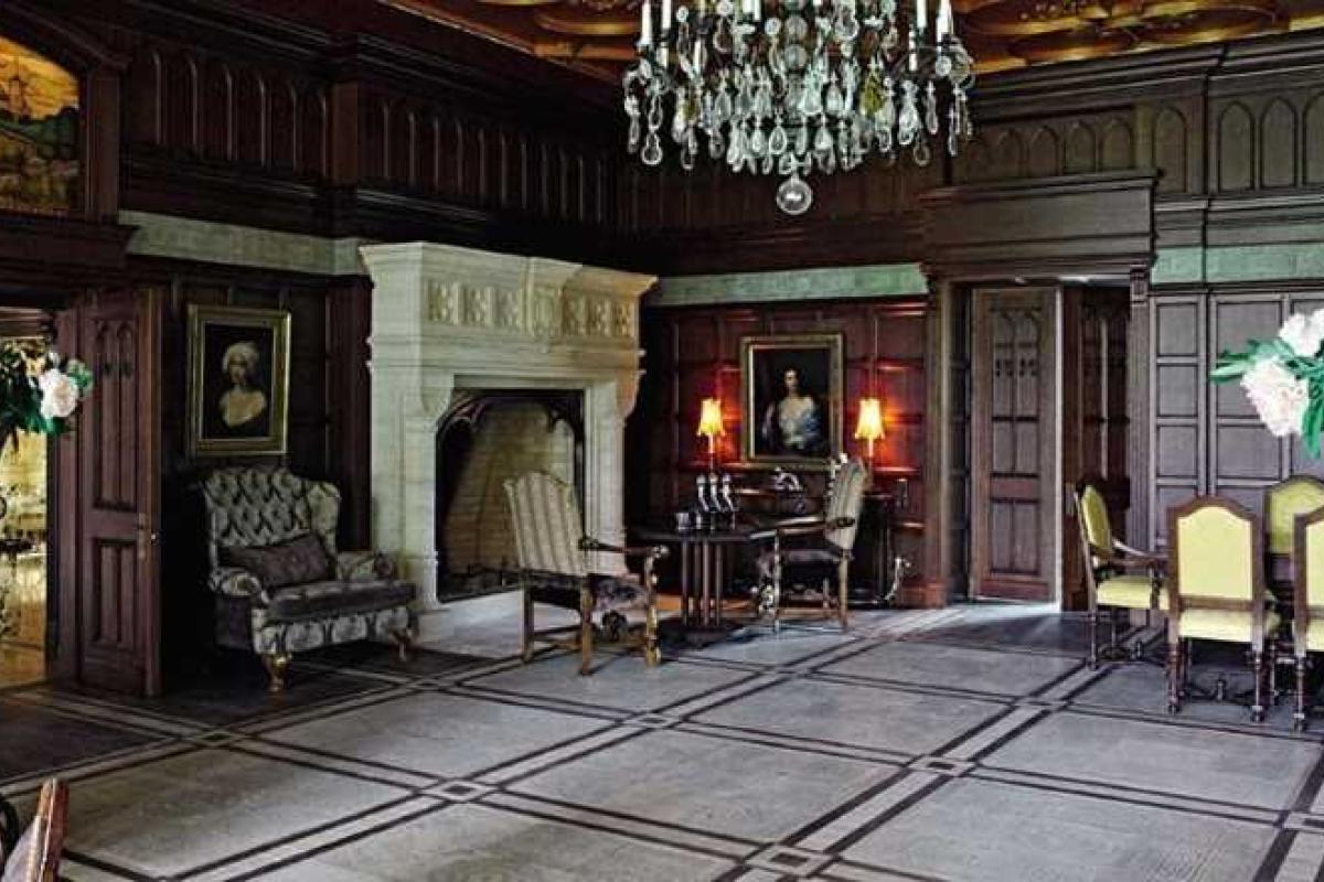 Замок Аллы Пугачевой в подмосковной деревне Грязь изнутри Замок Аллы Пугачевой в подмосковной деревне Грязь изнутри