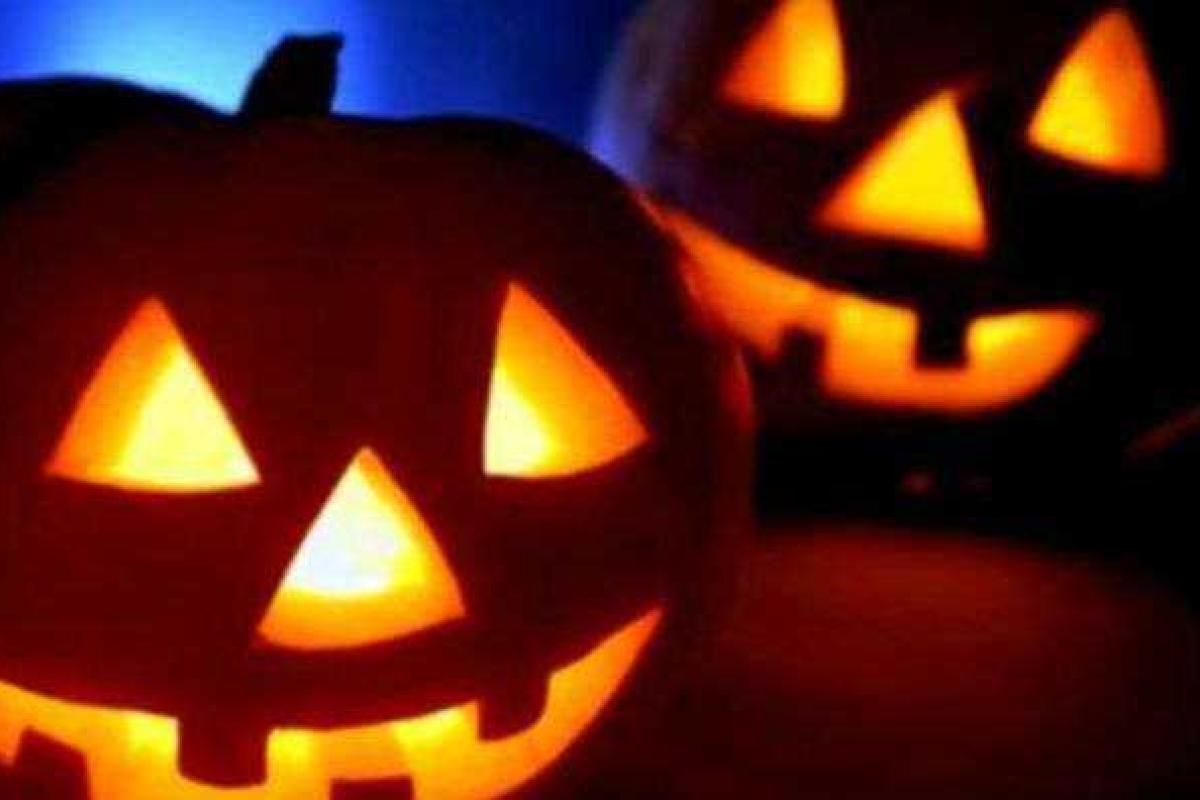 Аксенов приказал запретить в крымских школах празднования Хэллоуина Аксенов приказал запретить в крымских школах празднования Хэллоуина