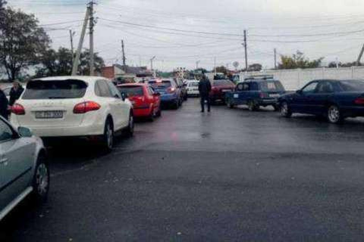 Активисты «Автомайдана» заблокировали границу с Молдовой Активисты «Автомайдана» заблокировали границу с Молдовой