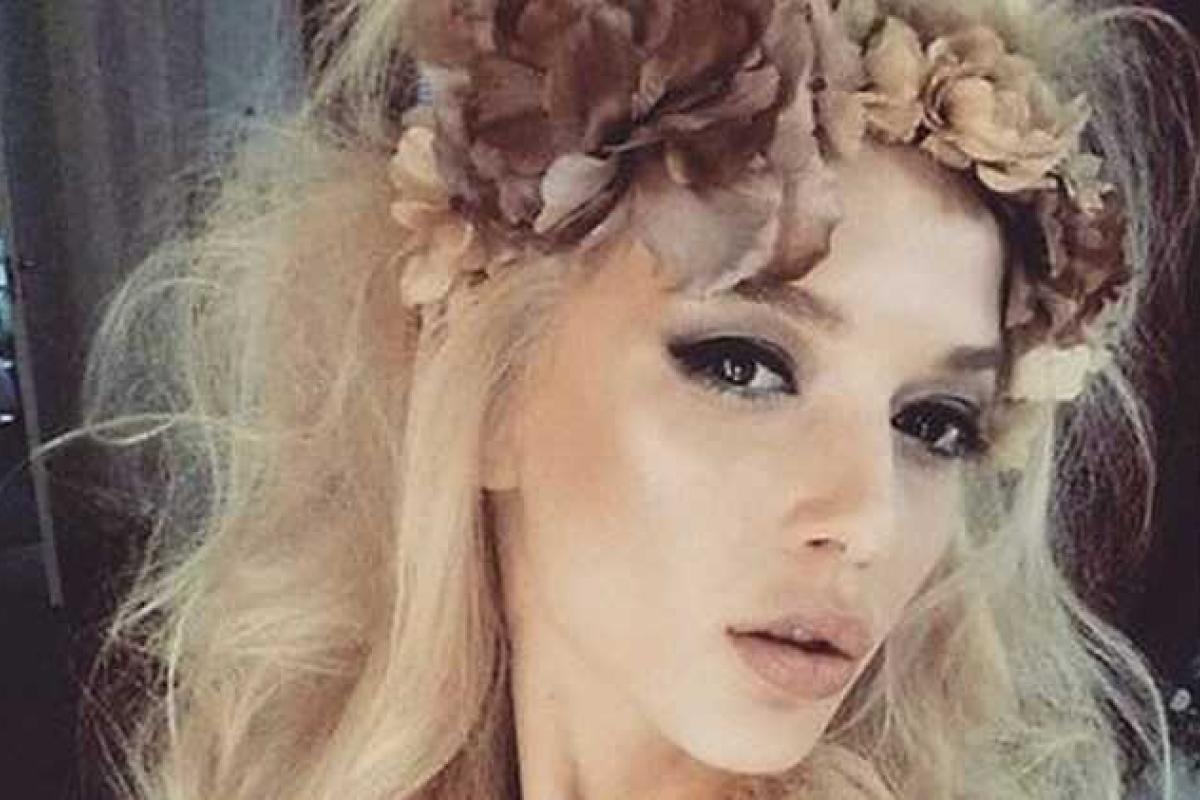 Эпатажная солистка из группы «ВИА Гра» похвасталась своей фигурой Эпатажная солистка из группы «ВИА Гра» похвасталась своей фигурой