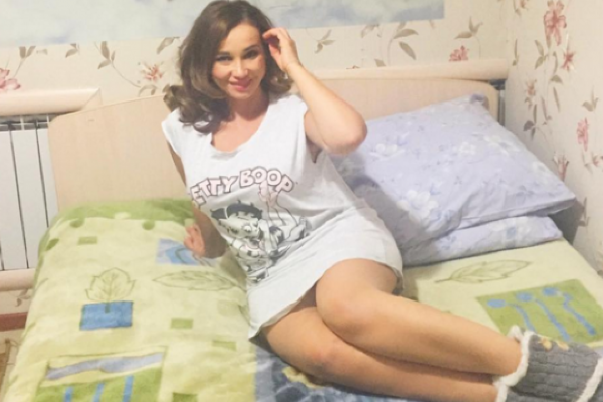 Анфису Чехову терроризируют "мастера пикапа"