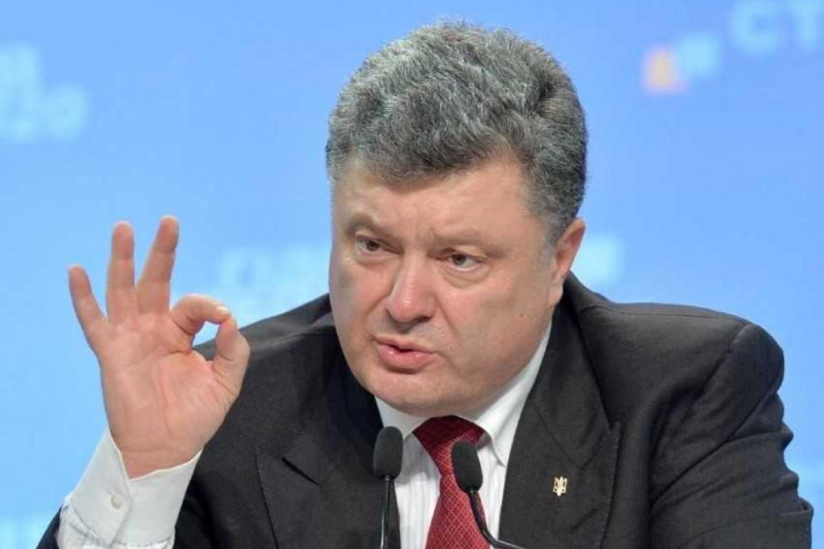 Порошенко заявил, что забирать в армию прямо с избирательных участков не будут Порошенко заявил, что забирать в армию прямо с избирательных участков не будут